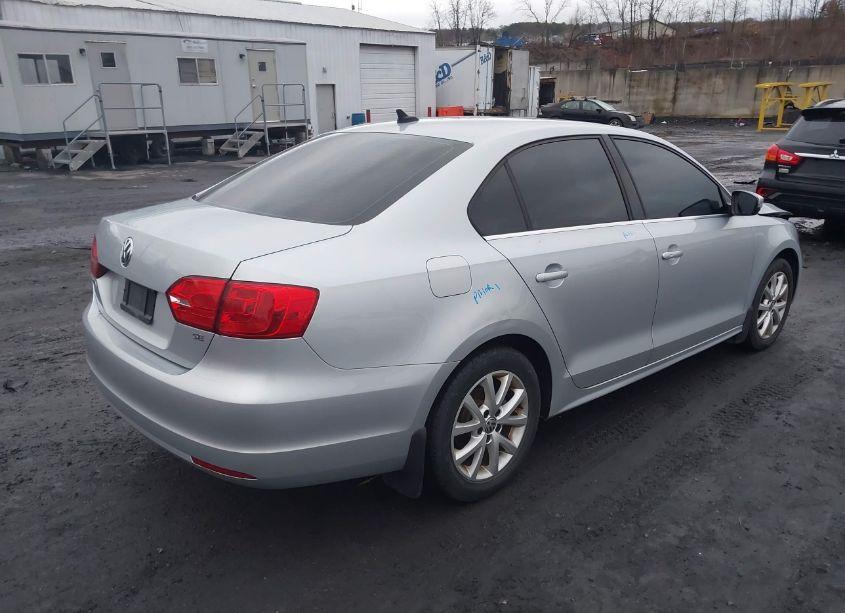 Photo 4 of 2014 Volkswagen Jetta 1.8T SE (VIN 3VWD17AJ3EM379527)