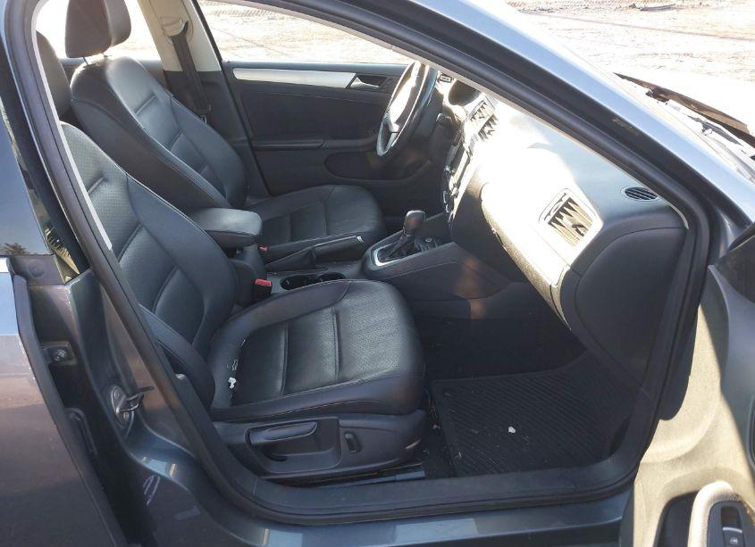 Photo 5 of 2014 Volkswagen Jetta 1.8T SE (VIN 3VWD17AJ3EM387580)