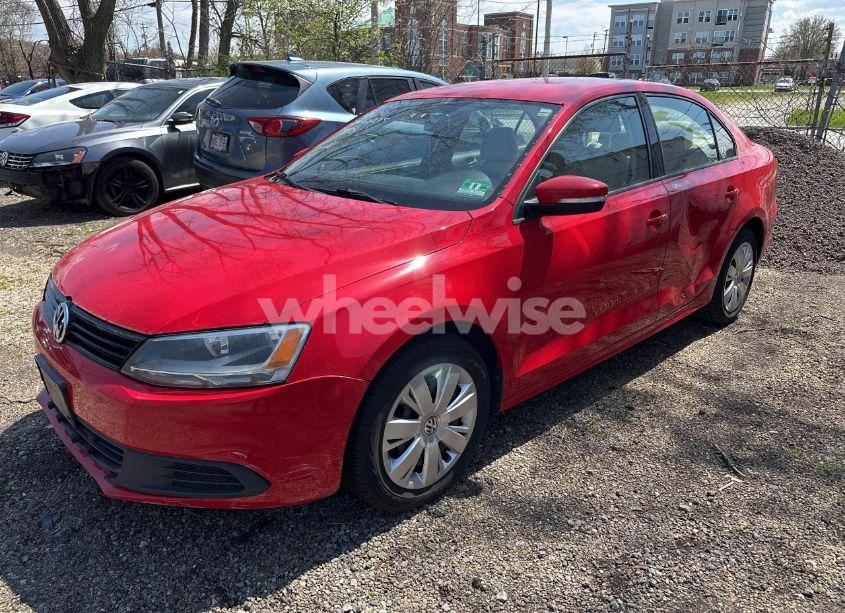 Photo 2 of 2014 Volkswagen Jetta 1.8T SE (VIN 3VWD17AJ3EM396988)