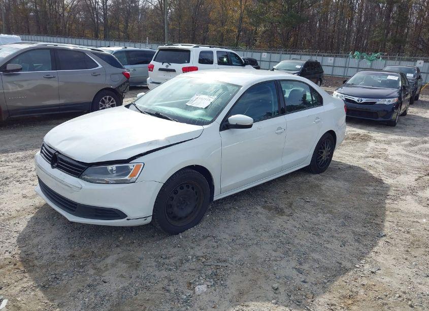 Photo 2 of 2014 Volkswagen Jetta 1.8T SE (VIN 3VWD17AJ3EM417323)