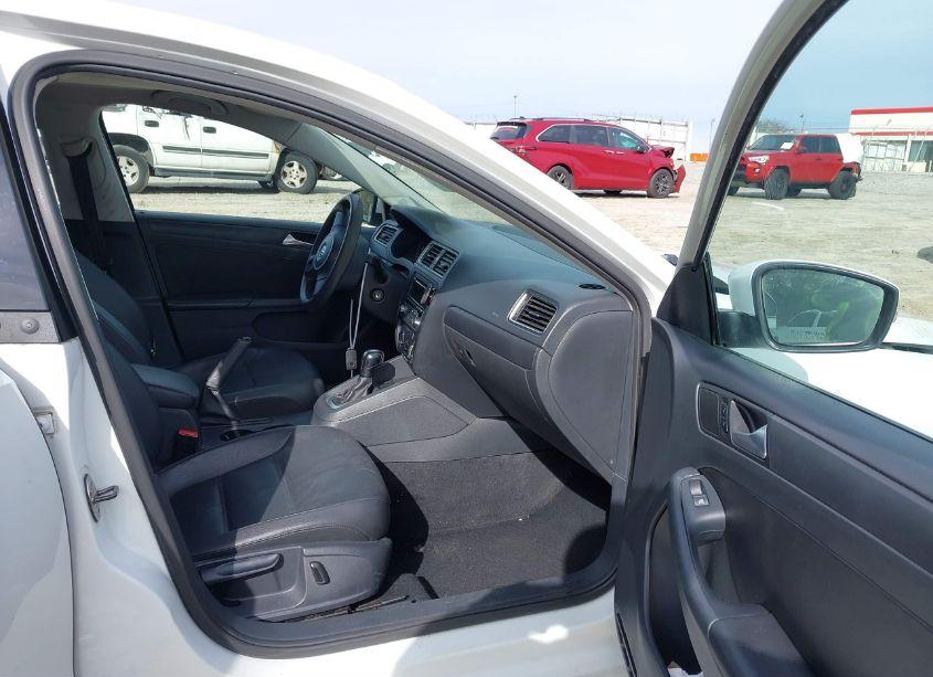 Photo 5 of 2014 Volkswagen Jetta 1.8T SE (VIN 3VWD17AJ3EM417323)