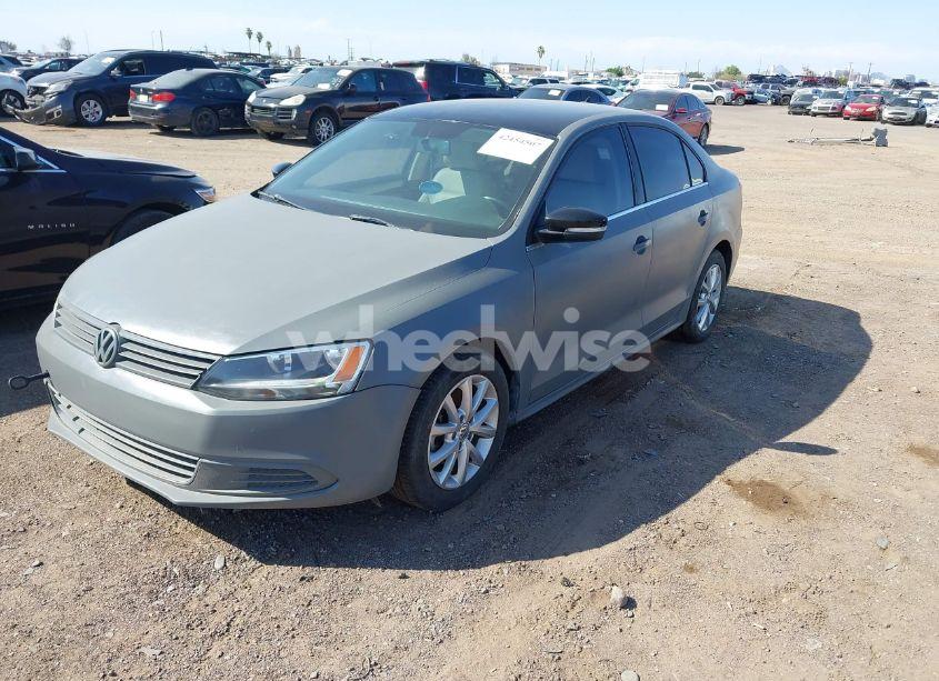 Photo 2 of 2014 Volkswagen Jetta 1.8T SE (VIN 3VWD17AJ3EM420318)