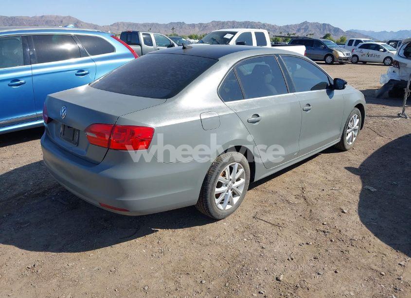 Photo 4 of 2014 Volkswagen Jetta 1.8T SE (VIN 3VWD17AJ3EM420318)