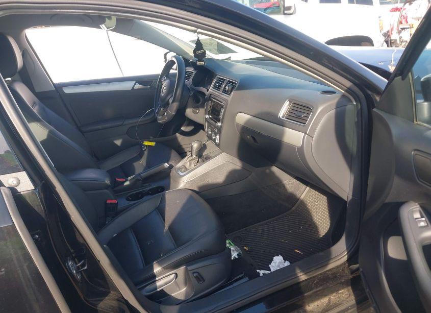 Photo 5 of 2014 Volkswagen Jetta 1.8T SE (VIN 3VWD17AJ3EM443744)