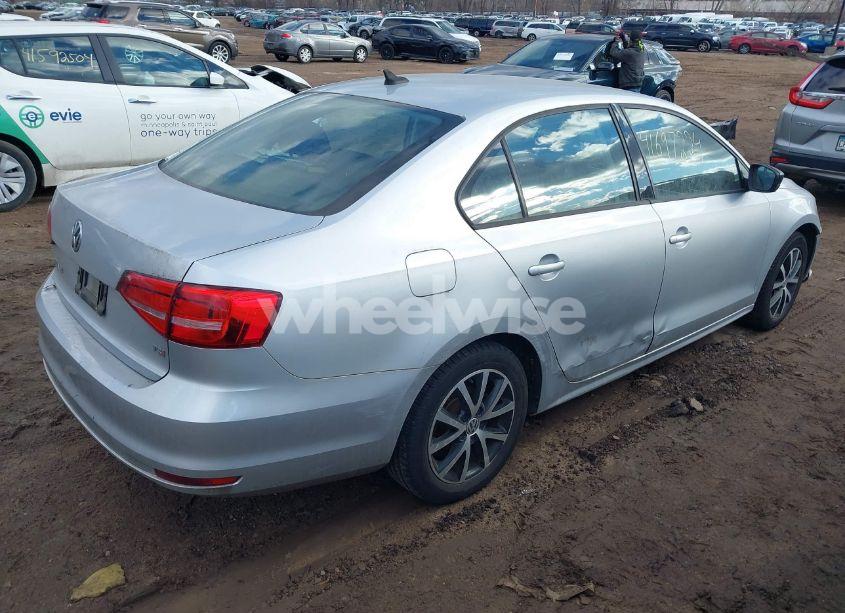 Photo 4 of 2015 Volkswagen Jetta 1.8T SE (VIN 3VWD17AJ3FM202686)