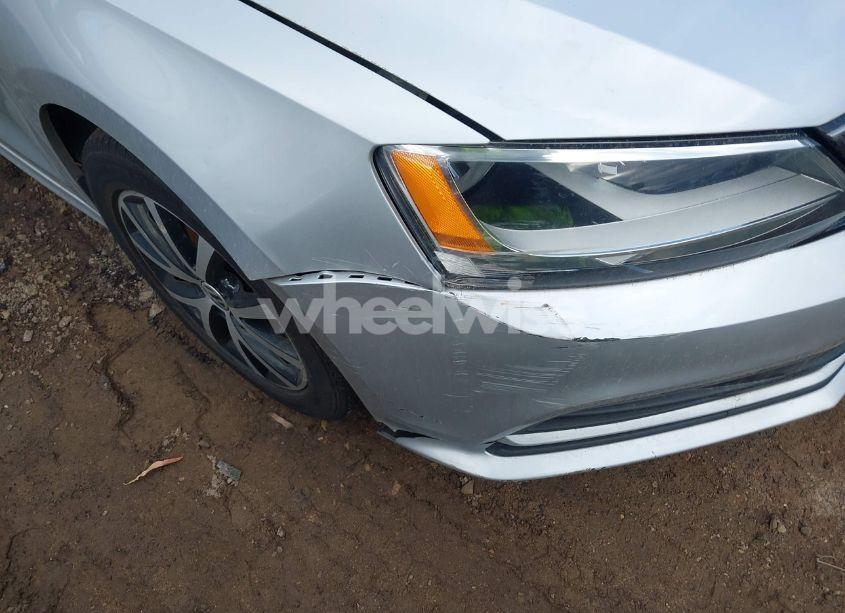 Photo 6 of 2015 Volkswagen Jetta 1.8T SE (VIN 3VWD17AJ3FM202686)