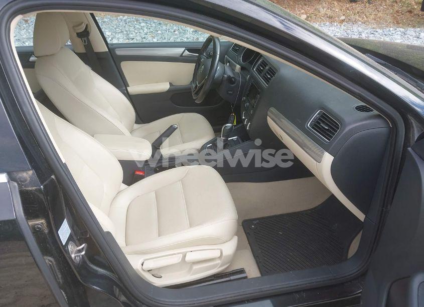 Photo 5 of 2015 Volkswagen Jetta 1.8T SE (VIN 3VWD17AJ3FM252584)