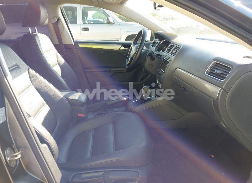 Photo 5 of 2015 Volkswagen Jetta 1.8T SE (VIN 3VWD17AJ3FM276285)