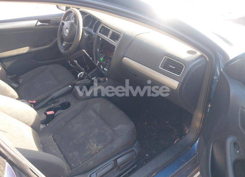 Photo 5 of 2015 Volkswagen Jetta 1.8T SE (VIN 3VWD17AJ3FM307678)