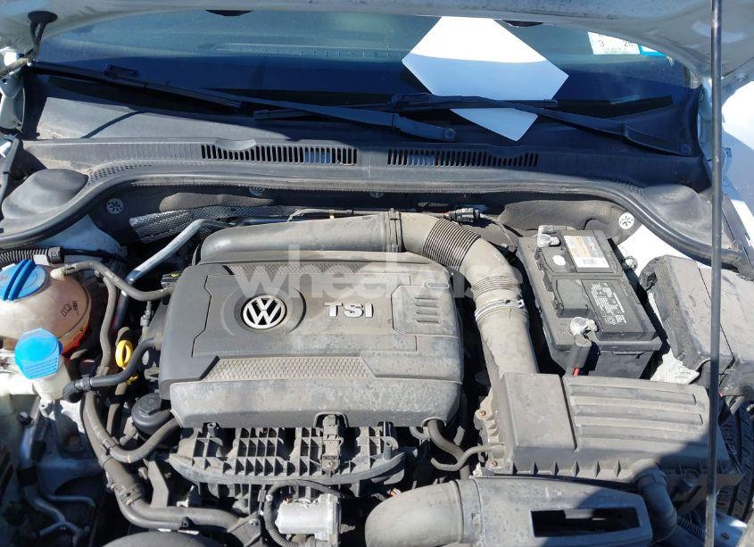 Photo 10 of 2015 Volkswagen Jetta 1.8T SE (VIN 3VWD17AJ3FM310337)