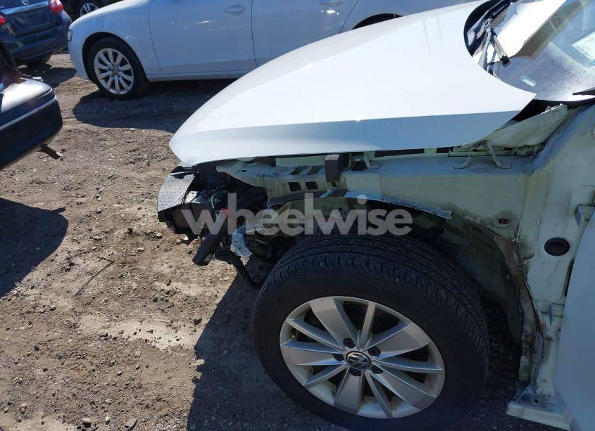 Photo 12 of 2015 Volkswagen Jetta 1.8T SE (VIN 3VWD17AJ3FM310337)