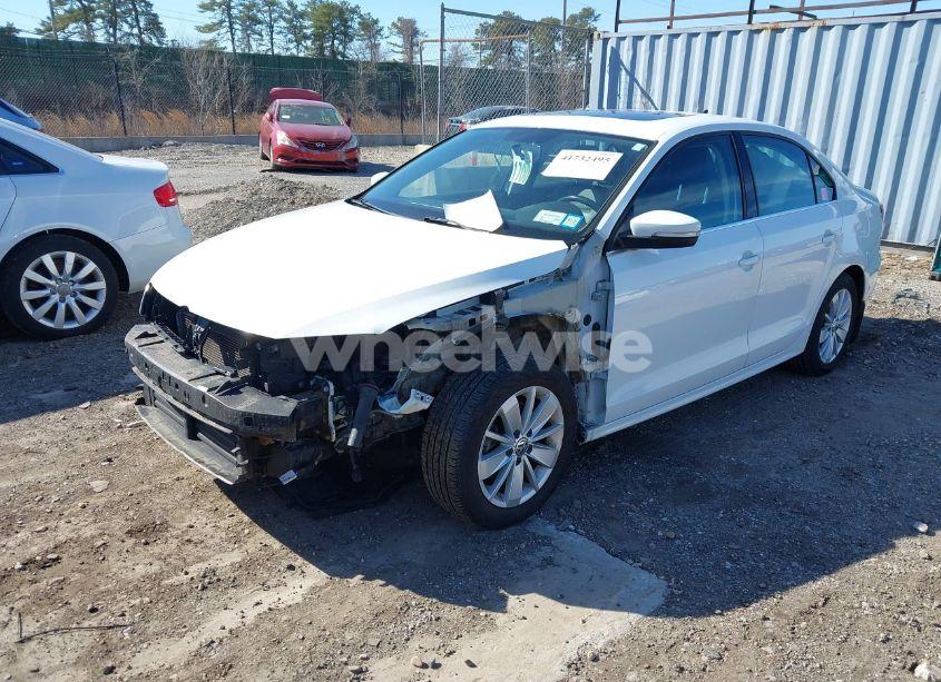 Photo 2 of 2015 Volkswagen Jetta 1.8T SE (VIN 3VWD17AJ3FM310337)