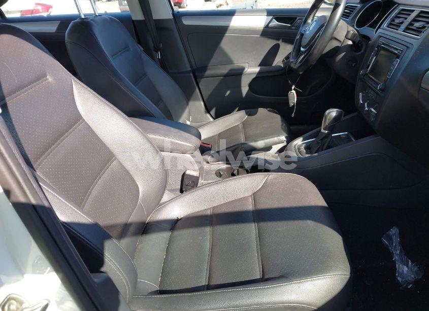 Photo 5 of 2015 Volkswagen Jetta 1.8T SE (VIN 3VWD17AJ3FM310337)