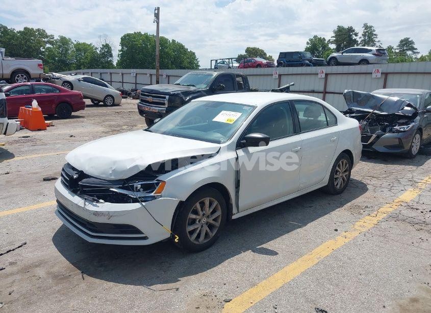 Photo 2 of 2015 Volkswagen Jetta 1.8T SE (VIN 3VWD17AJ3FM354676)
