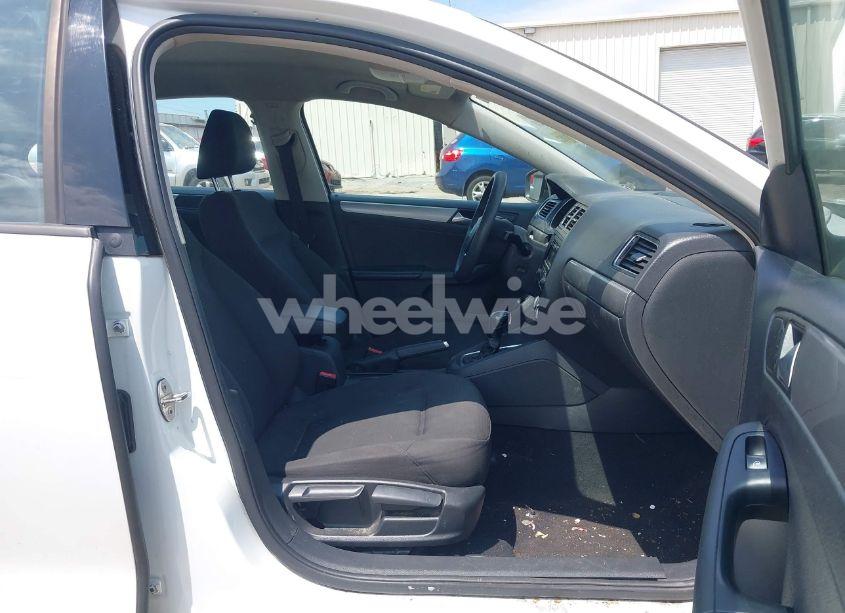 Photo 5 of 2015 Volkswagen Jetta 1.8T SE (VIN 3VWD17AJ3FM354676)