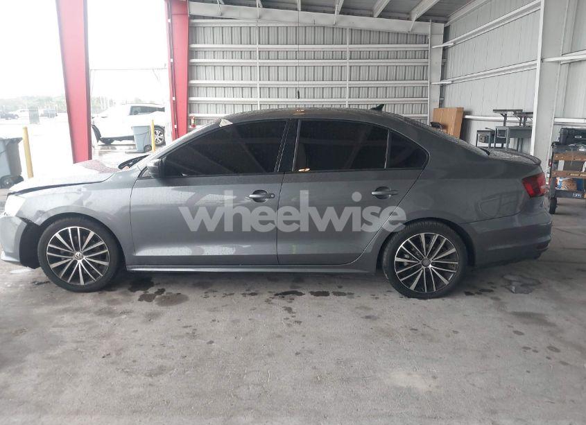 Photo 13 of 2016 Volkswagen Jetta 1.8T SPORT (VIN 3VWD17AJ3GM416482)