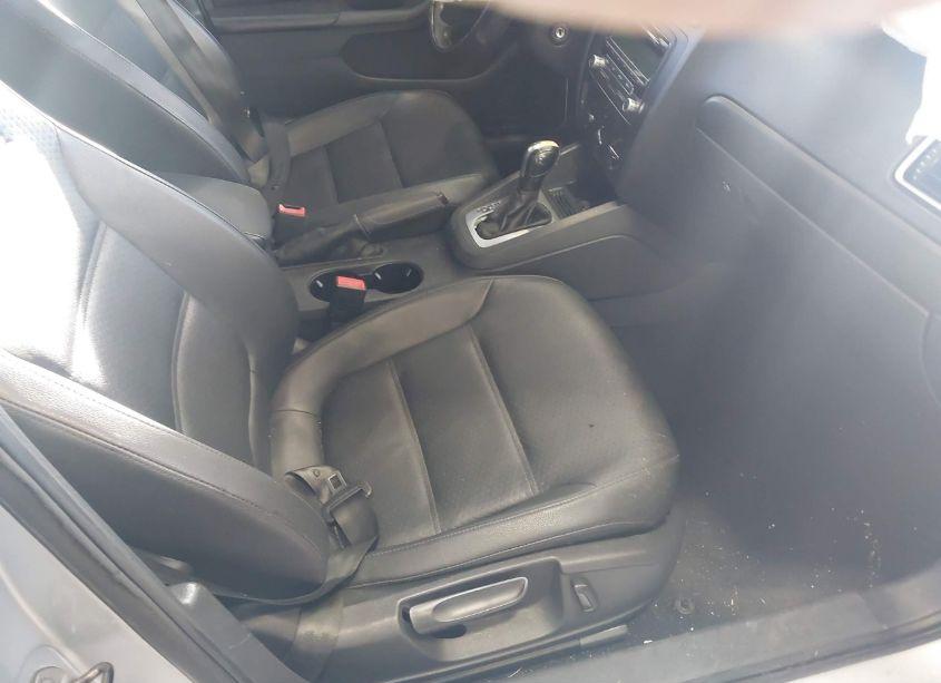 Photo 5 of 2014 Volkswagen Jetta 1.8T SE (VIN 3VWD17AJ4EM238983)