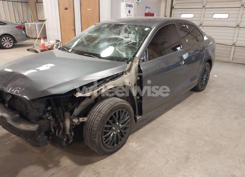 Photo 2 of 2014 Volkswagen Jetta 1.8T SE (VIN 3VWD17AJ4EM243990)