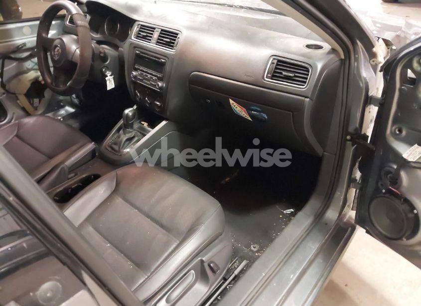 Photo 5 of 2014 Volkswagen Jetta 1.8T SE (VIN 3VWD17AJ4EM243990)