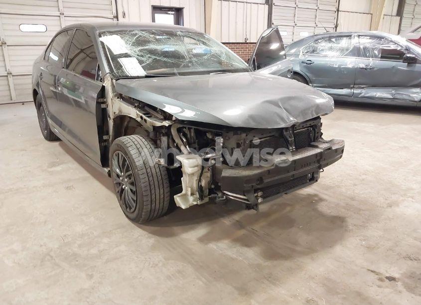 Photo 6 of 2014 Volkswagen Jetta 1.8T SE (VIN 3VWD17AJ4EM243990)