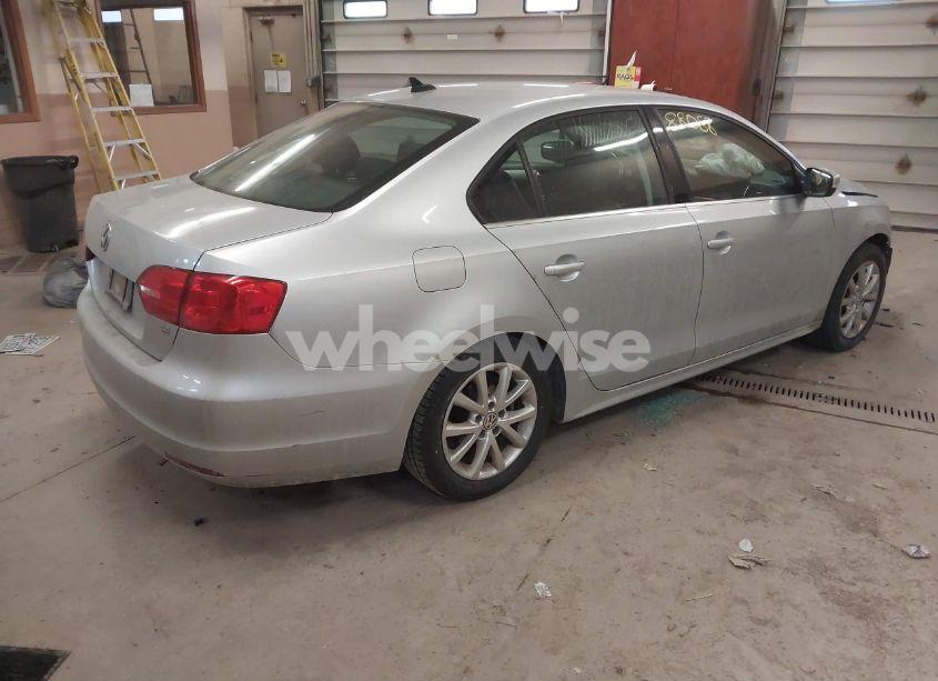 Photo 4 of 2014 Volkswagen Jetta 1.8T SE (VIN 3VWD17AJ4EM275208)