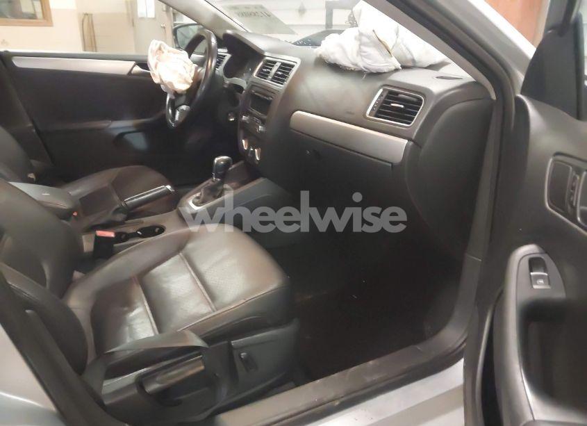 Photo 5 of 2014 Volkswagen Jetta 1.8T SE (VIN 3VWD17AJ4EM275208)