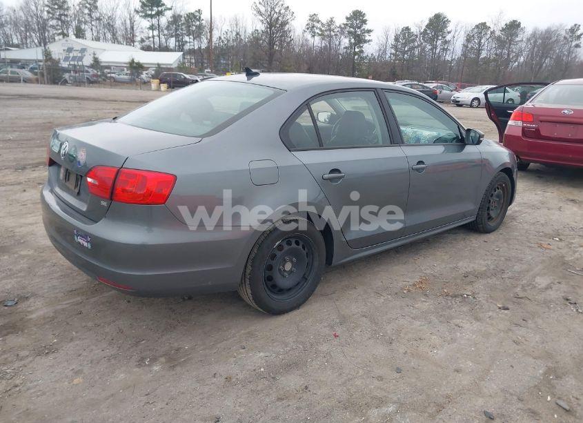 Photo 4 of 2014 Volkswagen Jetta 1.8T SE (VIN 3VWD17AJ4EM302357)