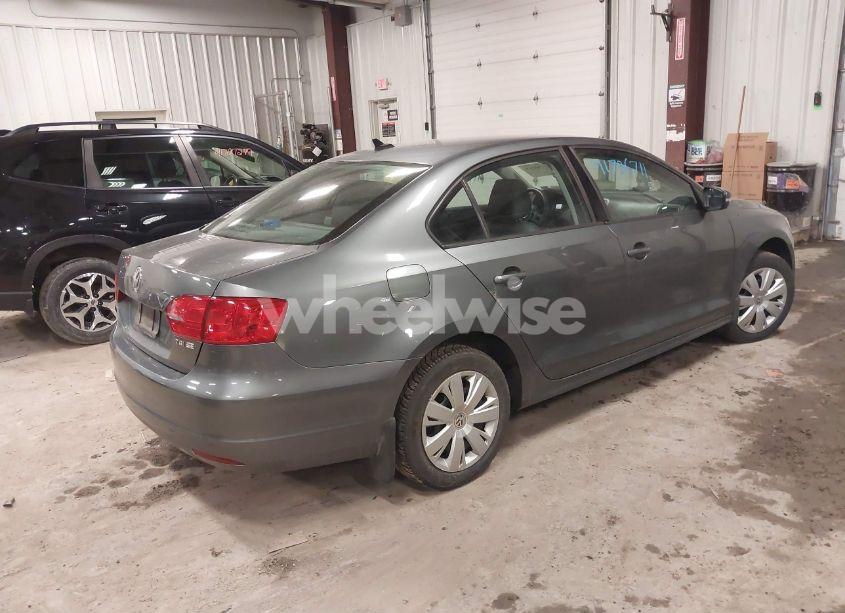 Photo 4 of 2014 Volkswagen Jetta 1.8T SE (VIN 3VWD17AJ4EM419453)