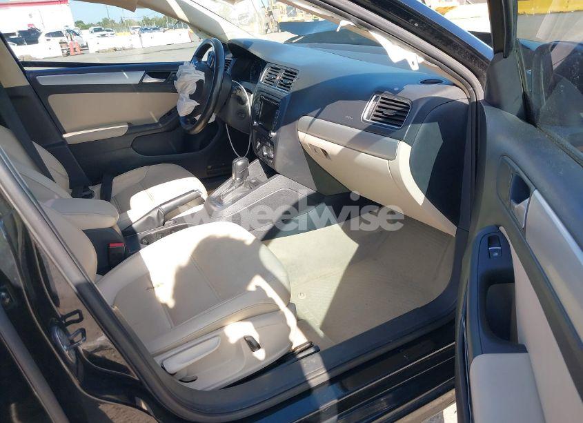 Photo 5 of 2014 Volkswagen Jetta 1.8T SE (VIN 3VWD17AJ4EM419839)