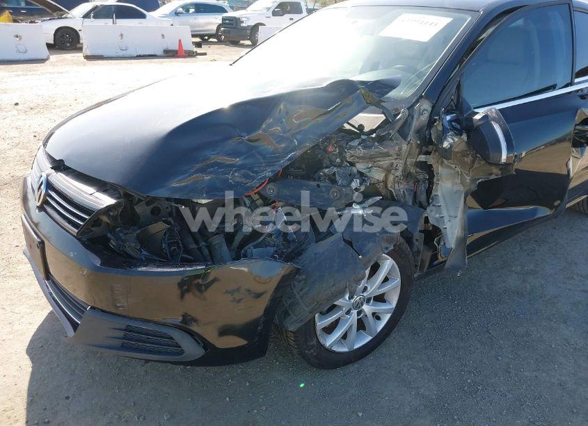 Photo 6 of 2014 Volkswagen Jetta 1.8T SE (VIN 3VWD17AJ4EM419839)