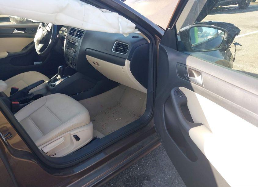 Photo 5 of 2014 Volkswagen Jetta 1.8T SE (VIN 3VWD17AJ4EM420490)