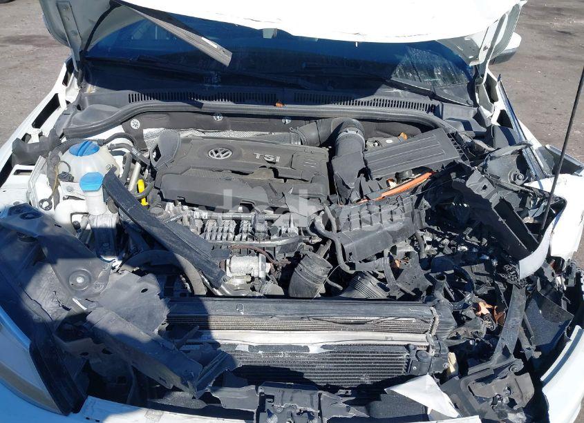 Photo 10 of 2014 Volkswagen Jetta 1.8T SE (VIN 3VWD17AJ4EM436155)