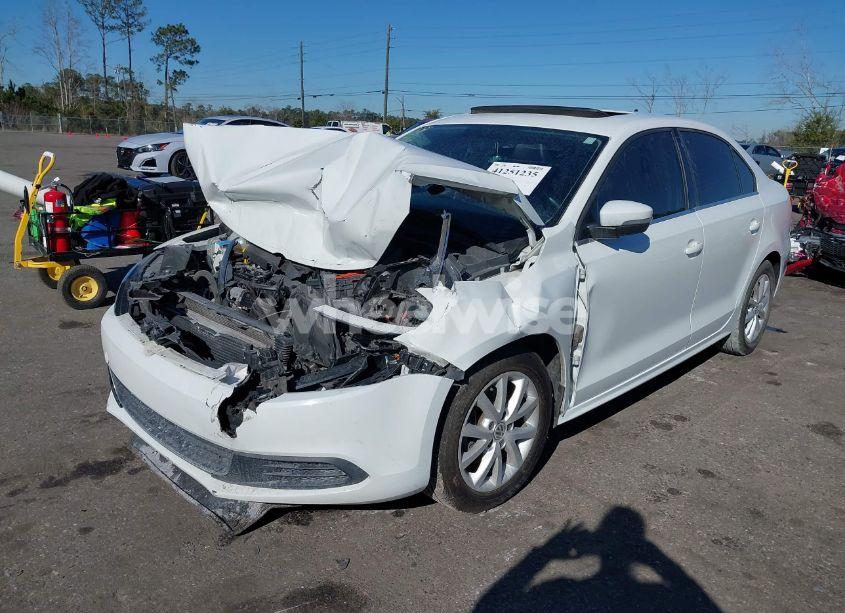 Photo 2 of 2014 Volkswagen Jetta 1.8T SE (VIN 3VWD17AJ4EM436155)