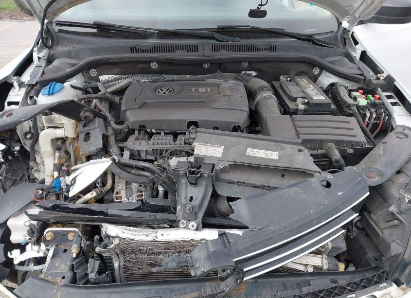 Photo 10 of 2015 Volkswagen Jetta 1.8T SE (VIN 3VWD17AJ4FM266378)