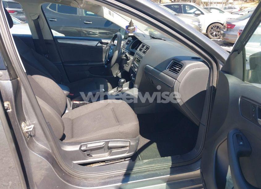 Photo 5 of 2015 Volkswagen Jetta 1.8T SE (VIN 3VWD17AJ4FM269815)