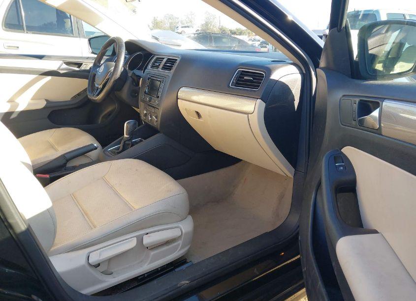 Photo 5 of 2015 Volkswagen Jetta 1.8T SE (VIN 3VWD17AJ4FM309763)