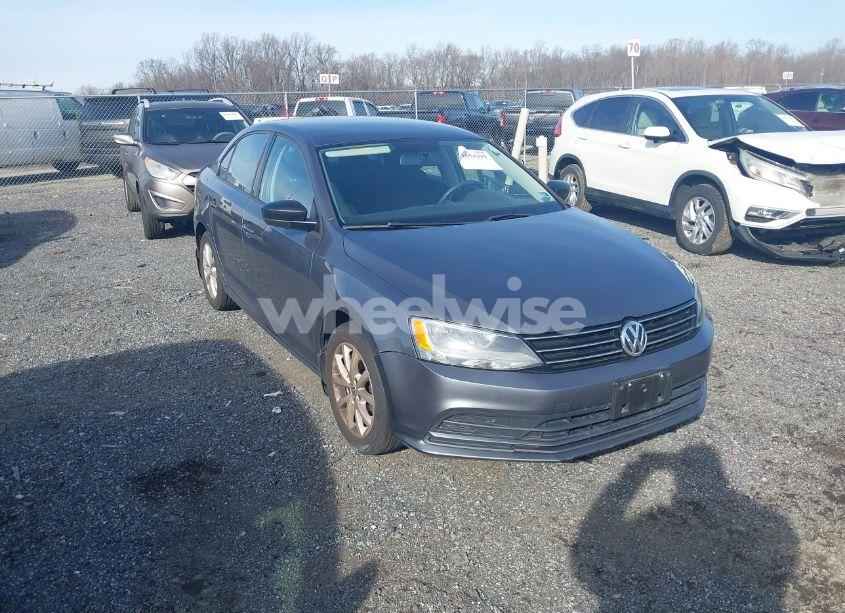 2015 Volkswagen Jetta 1.8T SE (VIN 3VWD17AJ4FM315885) main photo