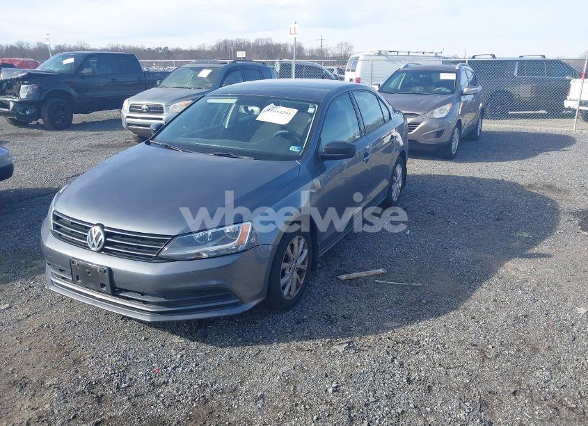 Photo 2 of 2015 Volkswagen Jetta 1.8T SE (VIN 3VWD17AJ4FM315885)