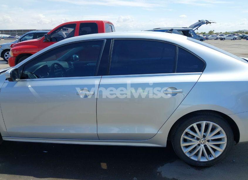 Photo 15 of 2015 Volkswagen Jetta 1.8T SE (VIN 3VWD17AJ4FM336834)