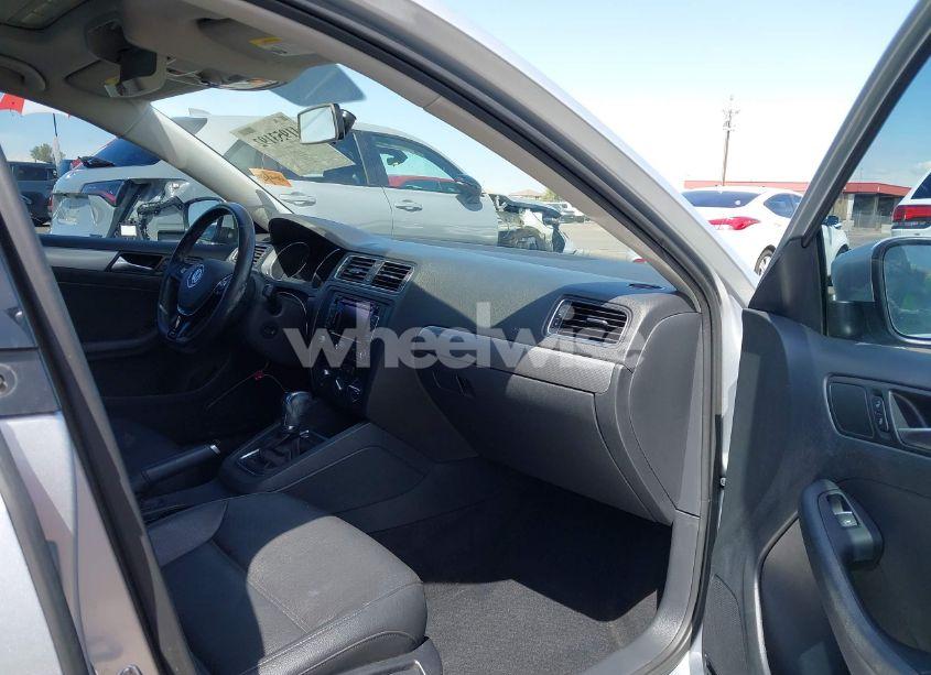 Photo 5 of 2015 Volkswagen Jetta 1.8T SE (VIN 3VWD17AJ4FM336834)