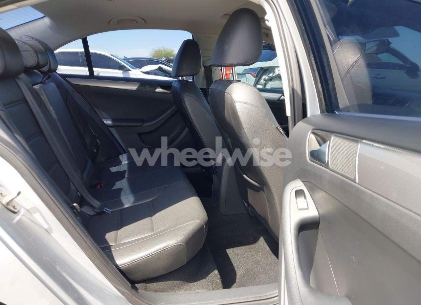 Photo 8 of 2015 Volkswagen Jetta 1.8T SE (VIN 3VWD17AJ4FM336834)