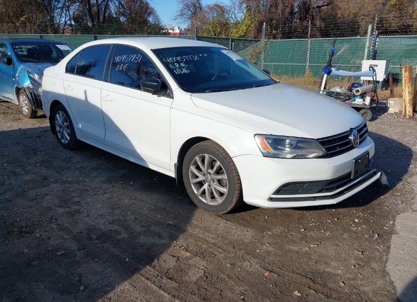 2015 Volkswagen Jetta 1.8T SE (VIN 3VWD17AJ4FM352449) main photo