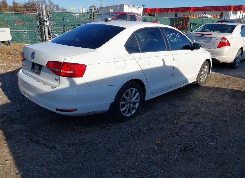 Photo 4 of 2015 Volkswagen Jetta 1.8T SE (VIN 3VWD17AJ4FM352449)