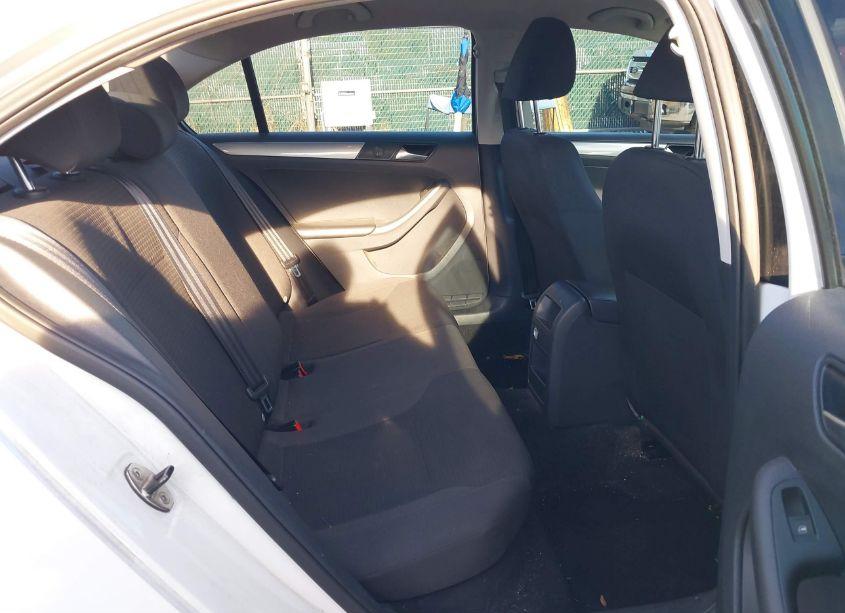 Photo 8 of 2015 Volkswagen Jetta 1.8T SE (VIN 3VWD17AJ4FM352449)