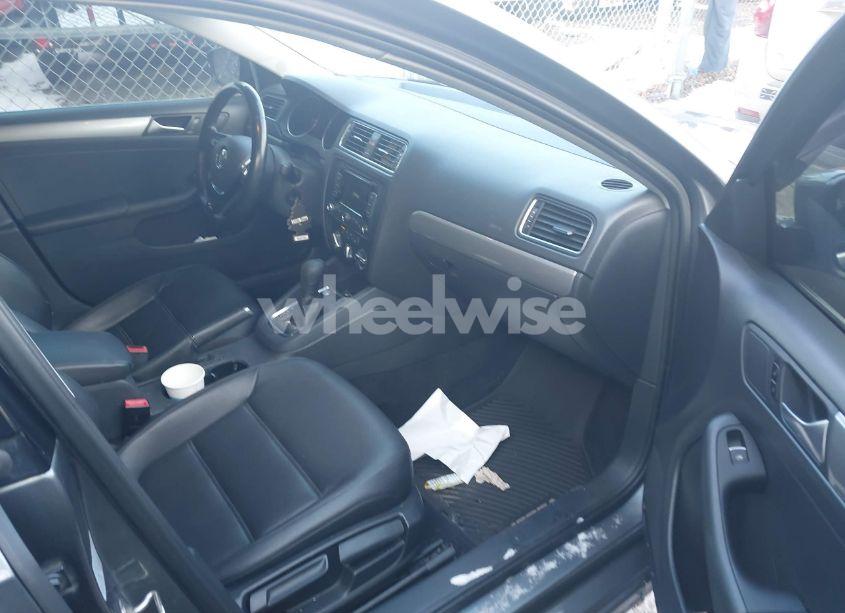 Photo 5 of 2015 Volkswagen Jetta 1.8T SE (VIN 3VWD17AJ4FM405991)