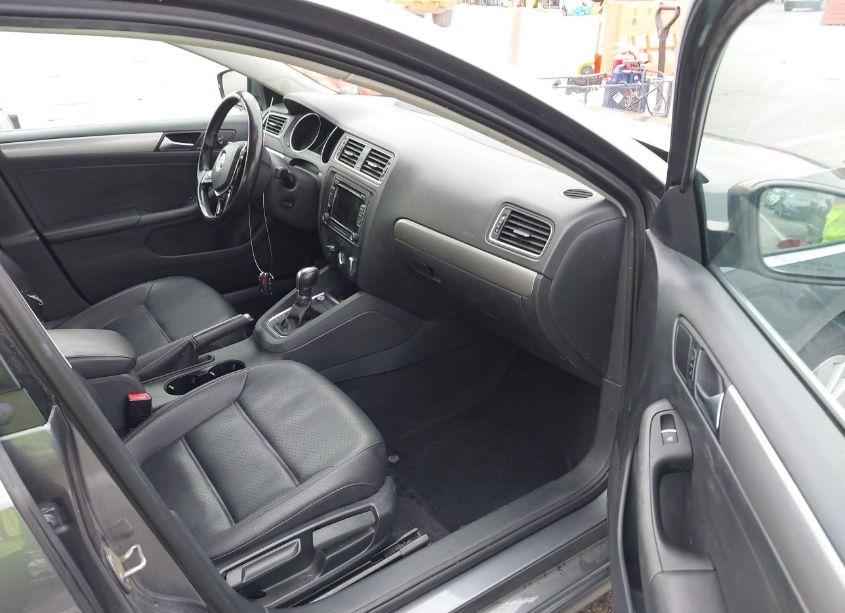 Photo 5 of 2015 Volkswagen Jetta 1.8T SE (VIN 3VWD17AJ4FM424119)