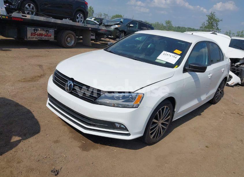 Photo 2 of 2016 Volkswagen Jetta 1.8T SPORT (VIN 3VWD17AJ4GM259481)