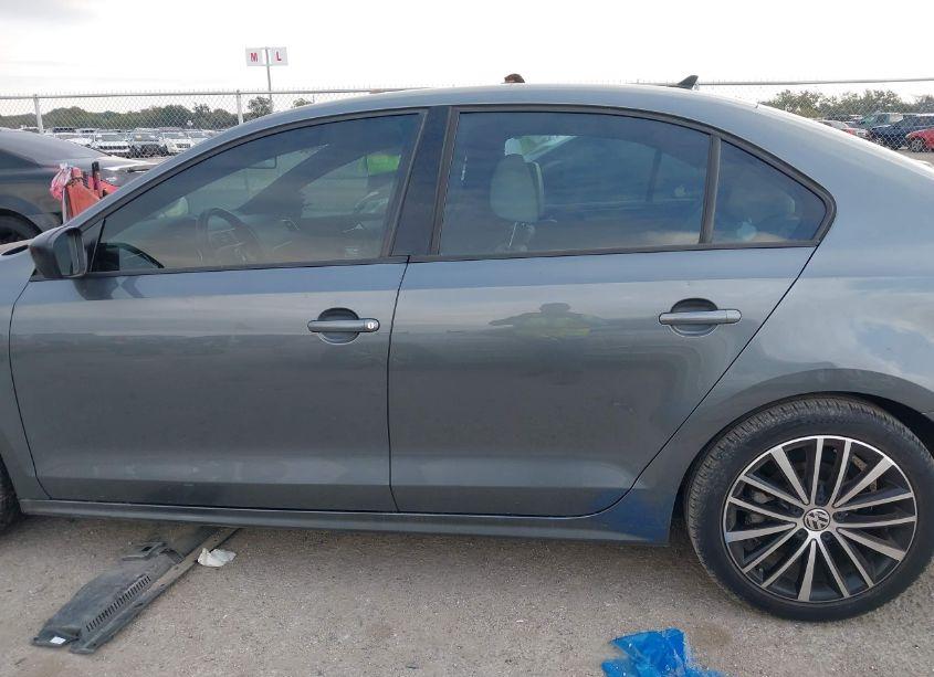 Photo 14 of 2016 Volkswagen Jetta 1.8T SPORT (VIN 3VWD17AJ4GM345325)