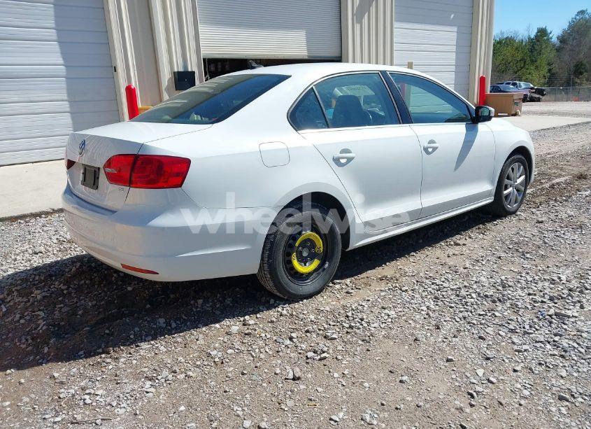 Photo 4 of 2014 Volkswagen Jetta 1.8T SE (VIN 3VWD17AJ5EM260720)