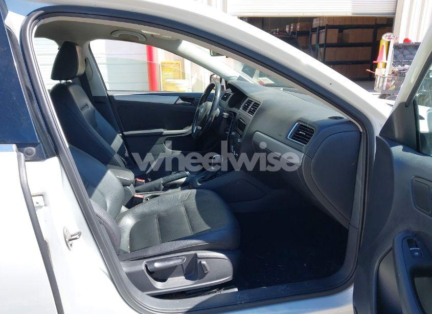 Photo 5 of 2014 Volkswagen Jetta 1.8T SE (VIN 3VWD17AJ5EM260720)